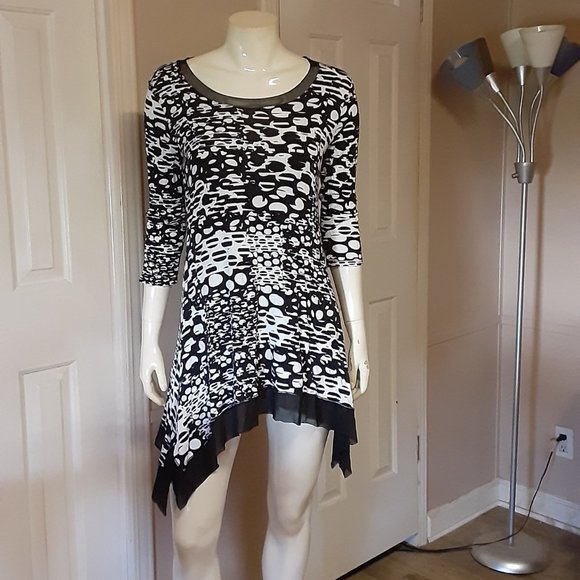 Cable & Gauge Dresses & Skirts - Cable & Gauge Black & White Shark Bite Dress W/ Black Mesh Trim